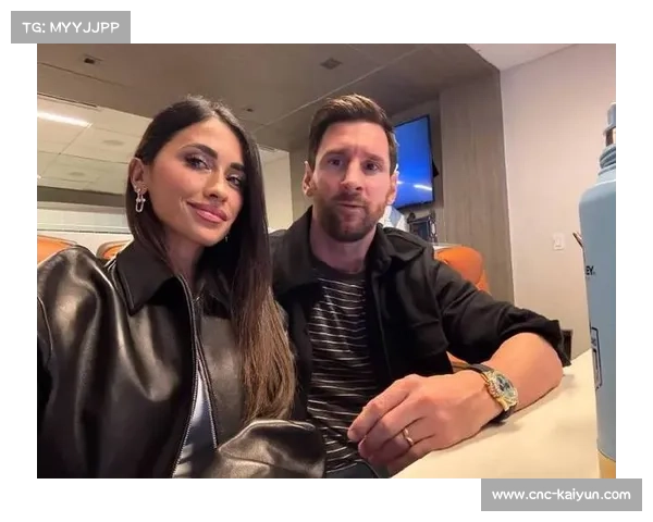 梅西携家人现身迈阿密包厢现场助威见证阿根廷战胜委内瑞拉