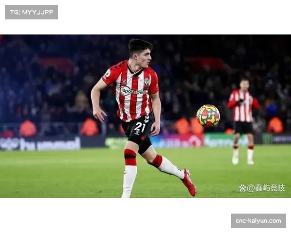 纽卡斯尔边后卫霍尔与利夫拉门托频繁内切,丰富球队进攻宽度 纽卡斯尔边后卫霍尔与利夫拉门托频繁内切,丰富球队进攻宽度